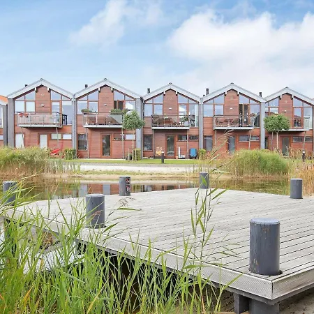 Two-bedroom Holiday In 8 *