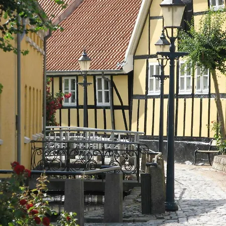 Two-bedroom Holiday In 8