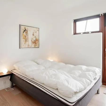 Two-bedroom Holiday In 8 博恩瑟